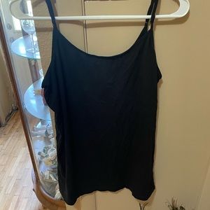 Black juniors/women’s tank top